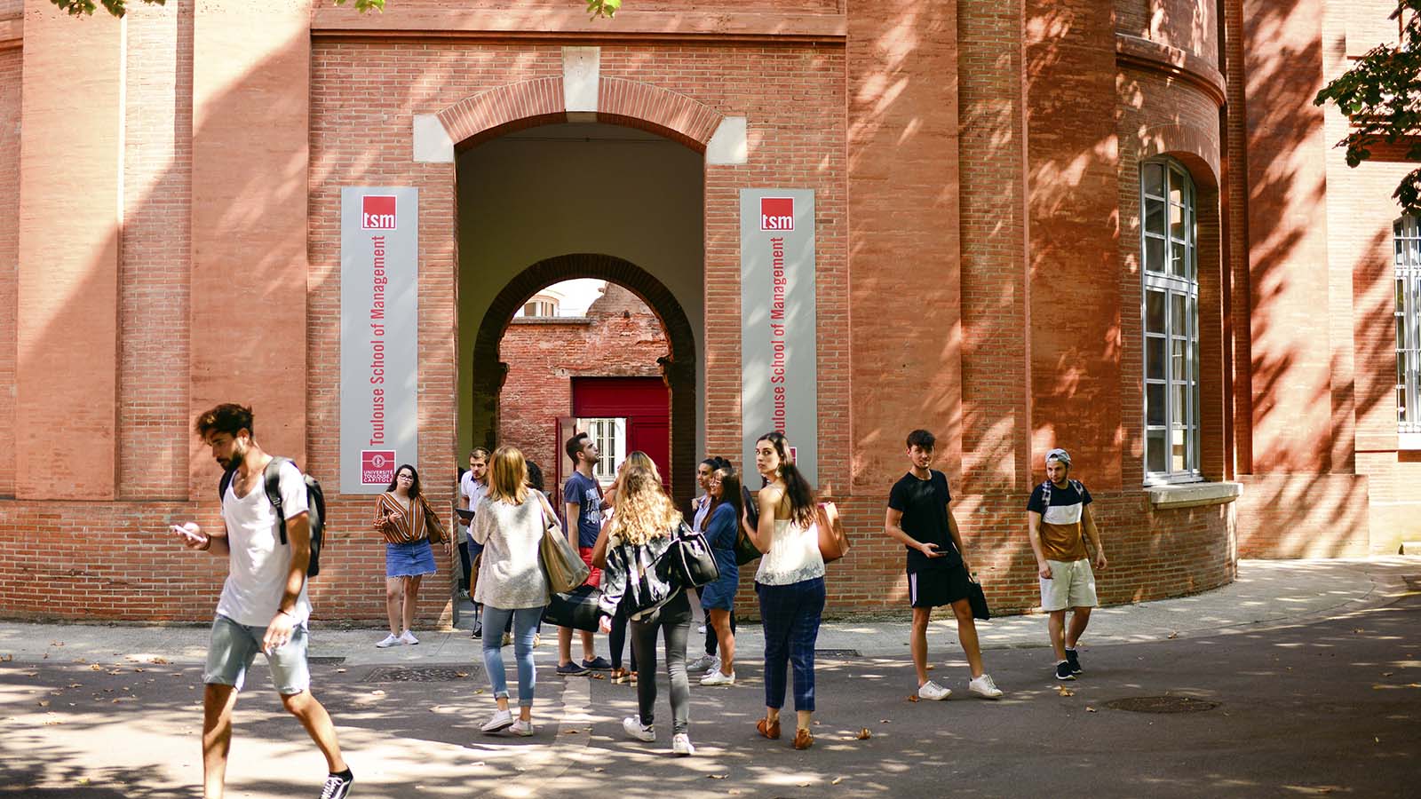 Nouveaux Masters, doubles-diplômes, parcours anglophone, tests d’admission : TSM présente les nouveautés des formations pour 2025