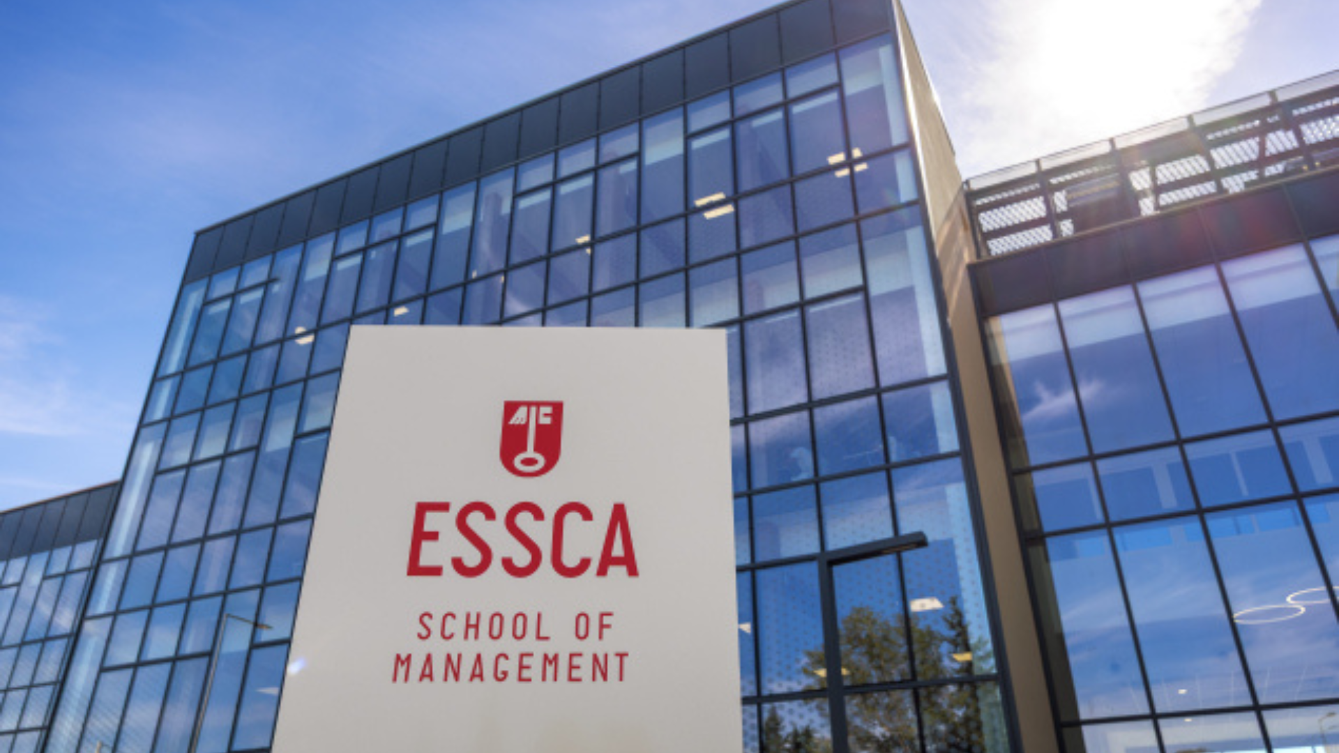 L’ESSCA obtient le renouvellement de son accréditation AMBA