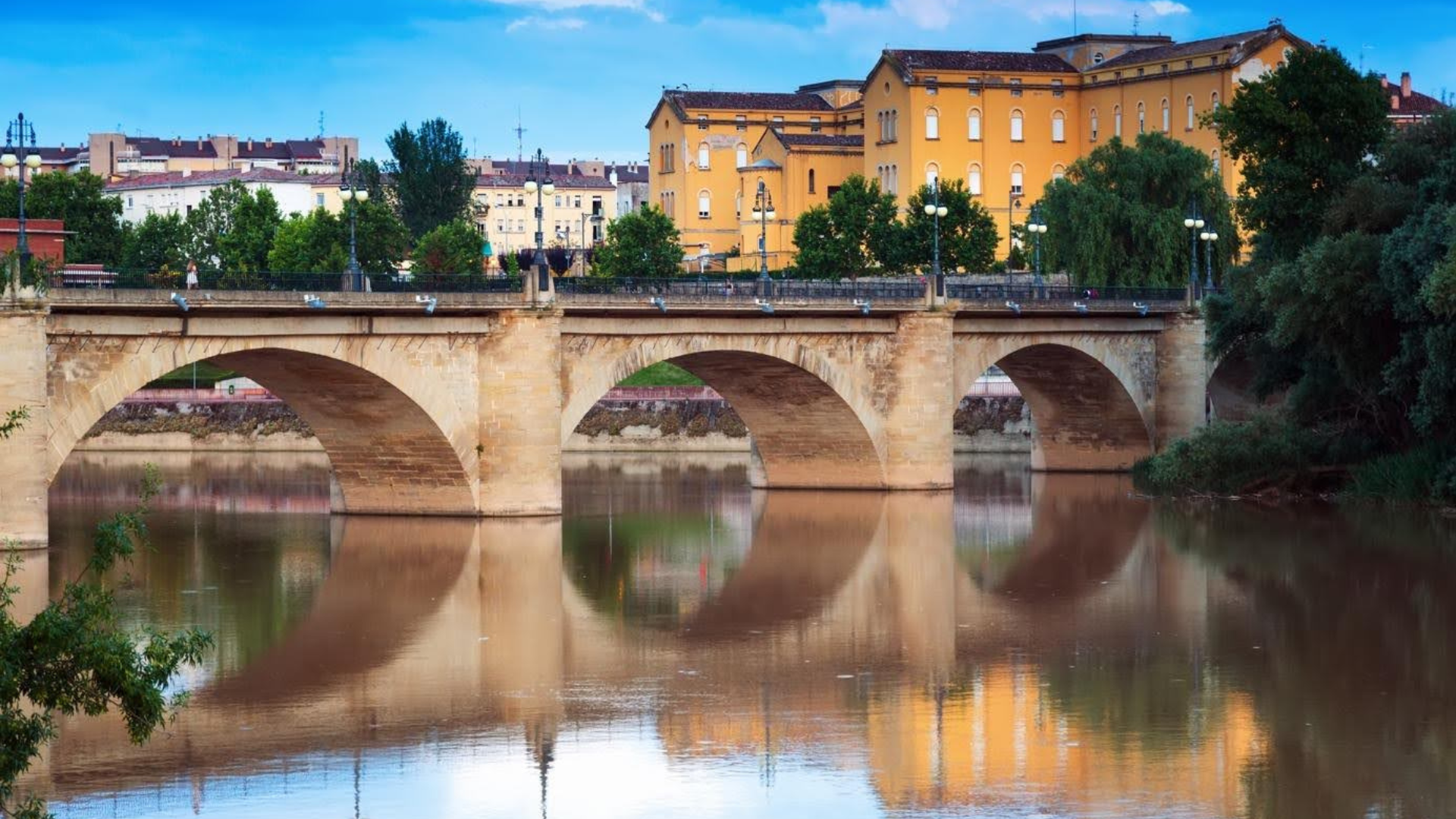 Pourquoi le secteur du nettoyage recrute autant dans le département du Gard (30) ?