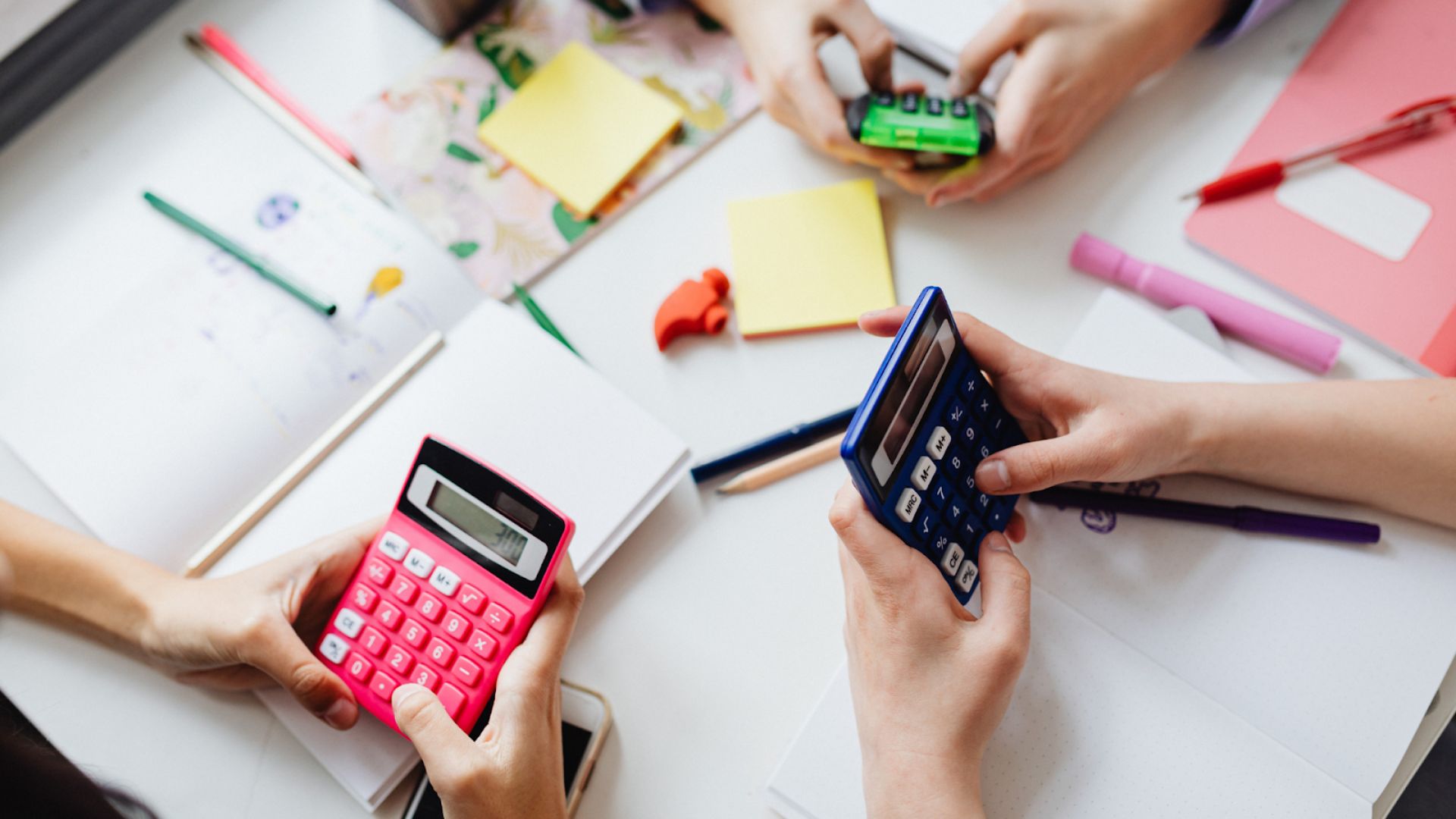 Première année en école de commerce : comment valider ses matières de gestion sans stress ?