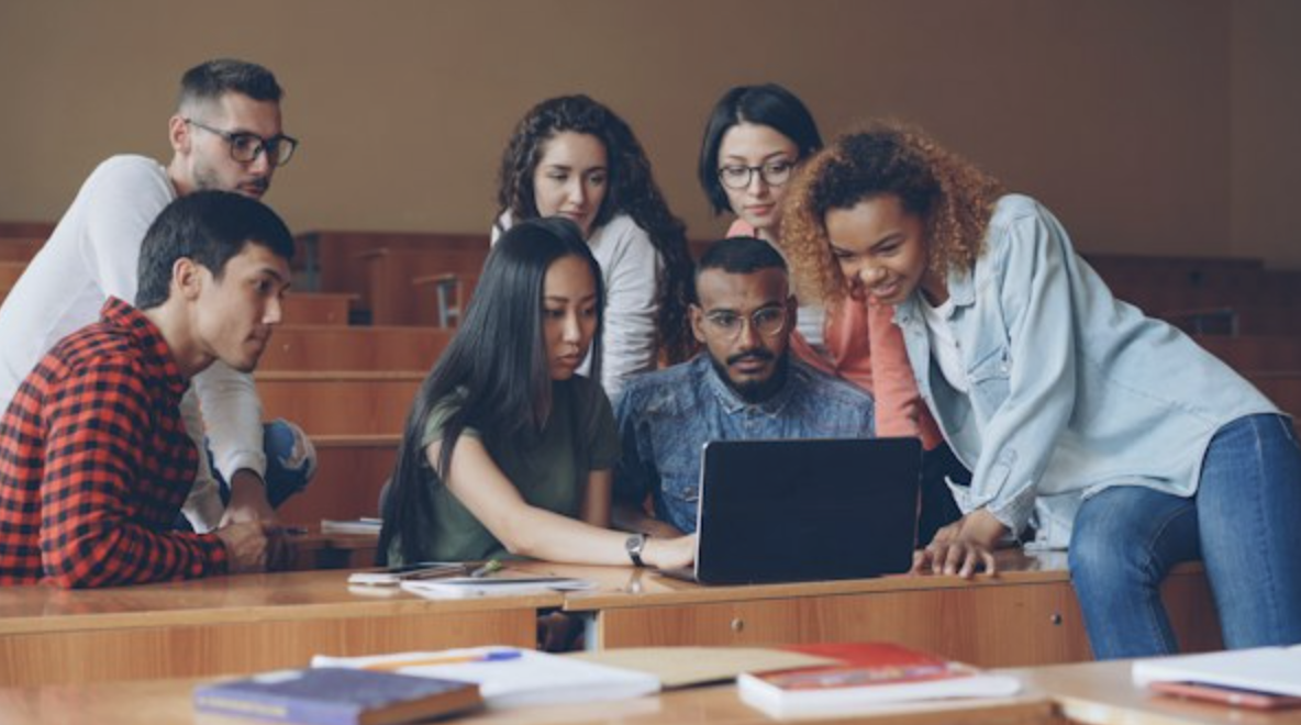 Écoles d&rsquo;informatique post-bac : le comparatif des principaux réseaux nationaux